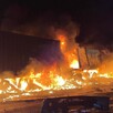 Tráiler envuelto en llamas tras choque contra vehículos en la Autopista México-Guadalajara en Michoacán durante la madruagada