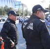Elementos Policía de Guadalupe afuera de Estadio de Rayados.