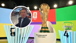El político Pablo Lemus (Gobernador de Jalisco) aparece en un círculo insertado. En primer plano está el trofeo de la Copa Mundial de la FIFA