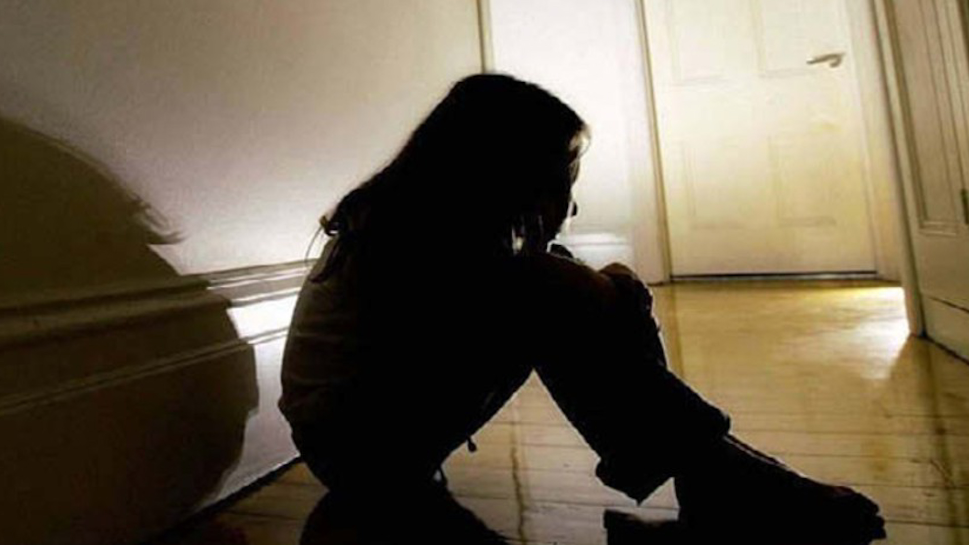 Saúl 'N', padrastro de la menor, enfrenta el proceso judicial en libertad debido a un amparo.