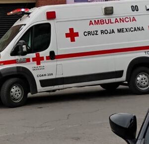 Una profesora de 61 años perdió la vida de manera trágica y repentina mientras se encontraba dentro de su salón de clases en Torreón.