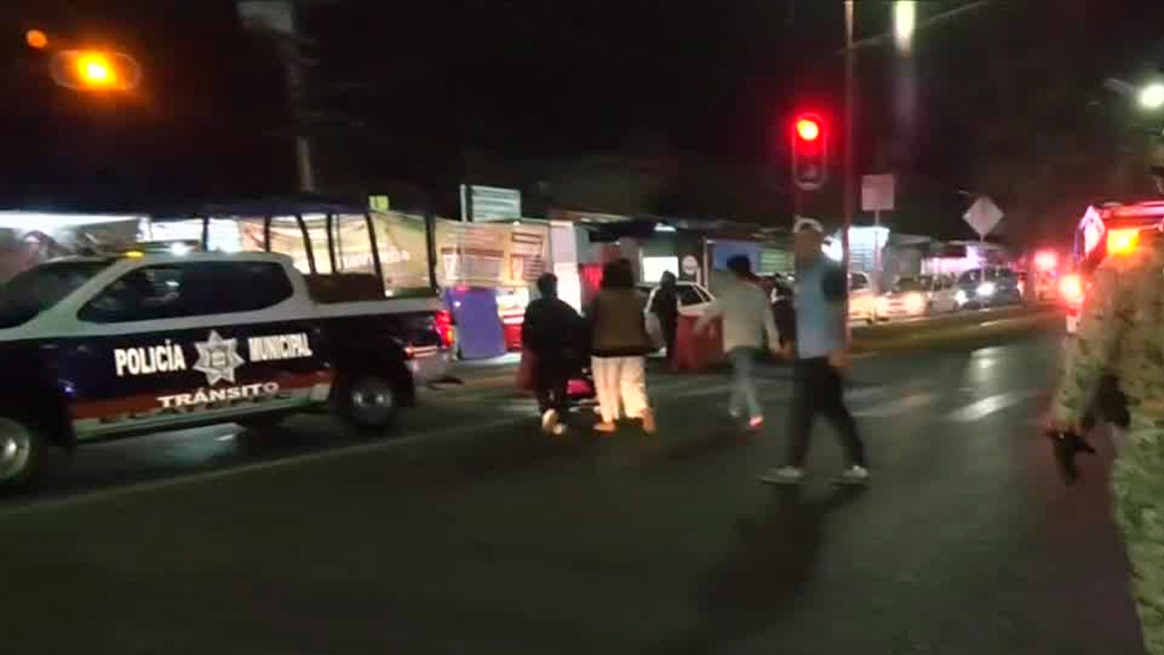 El gobierno de Ecatepec desplegó elementos de seguridad en los 76 tianguis navideños del municipio.