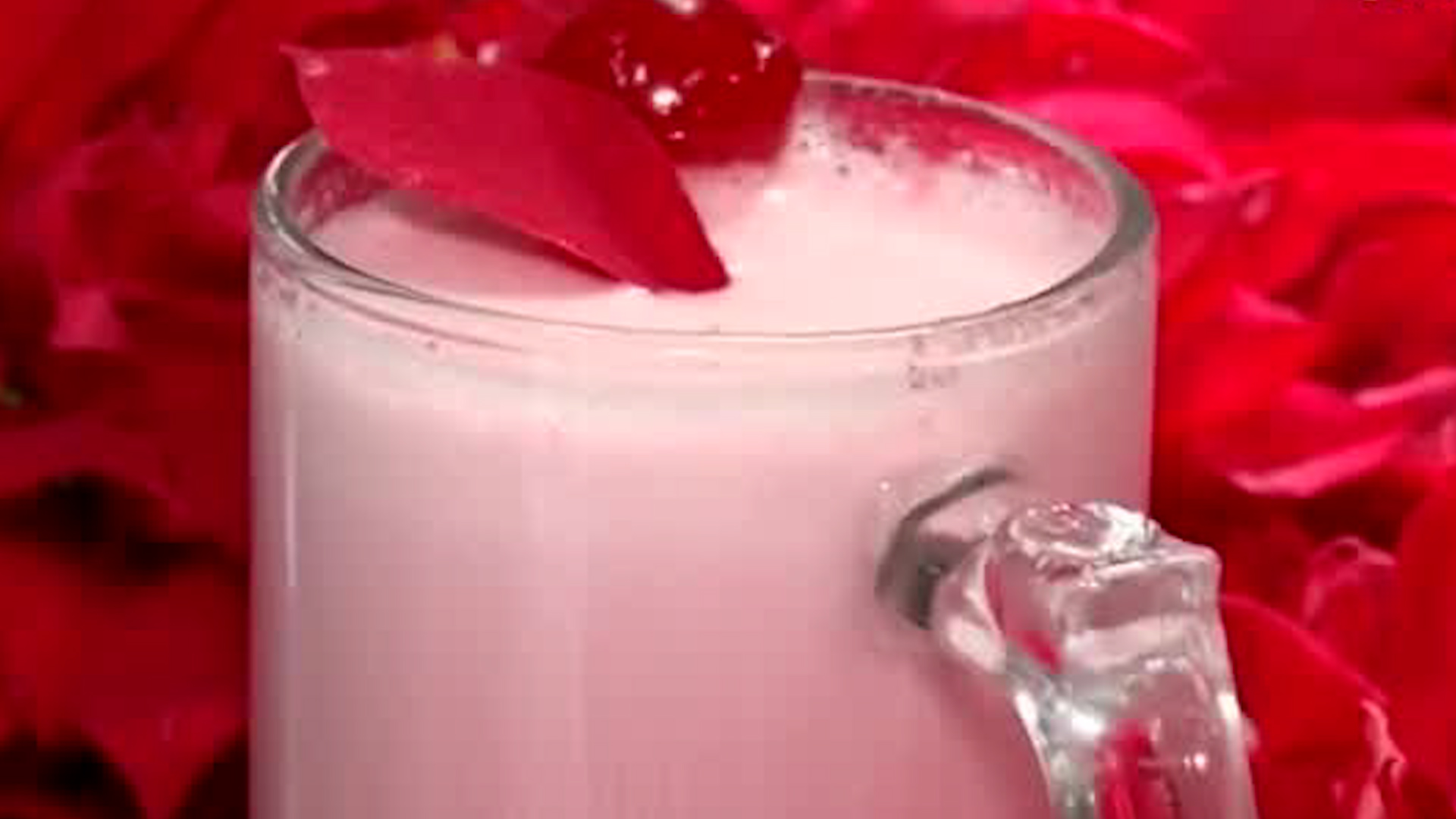 La pulquería 'Agave 69' ubicada en la alcaldía Xochimilco se encarga de darle un toque diferente a esta bebida dependiendo la época del año.