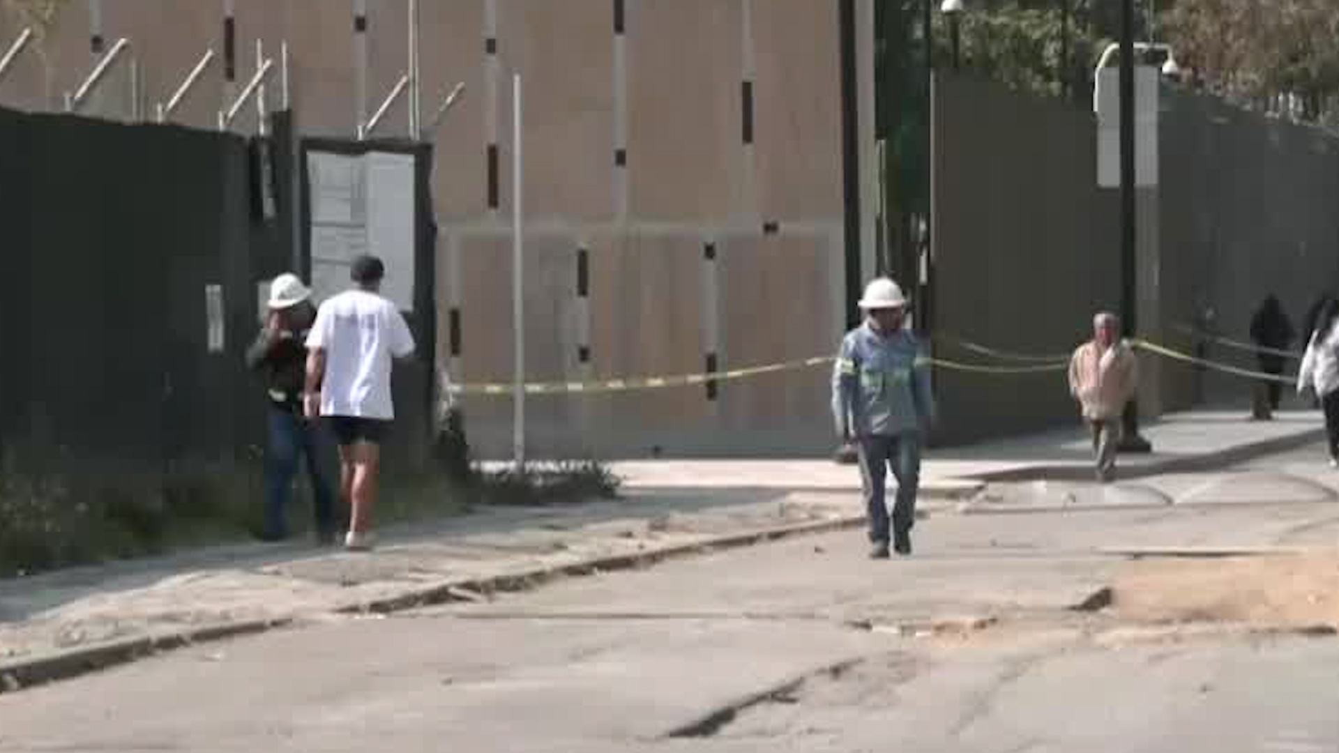 Visitantes informan la falta de información y organización en los trámites de esta residencia diplomática.