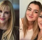 Shanik Berman de un lado y del otro Melanie Carmona y Alicia Villarreal