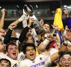 Jugadores de los Auténticos Tigres celebrando el campeonato.