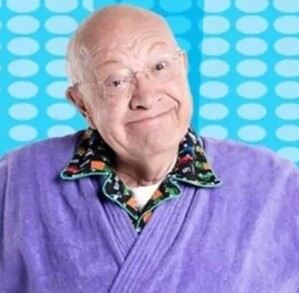 Eduardo Manzano en su papel de Don Arnoldo, de Una Familia de 10.