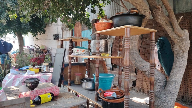 Muebles en la vía pública tras un desalojo.