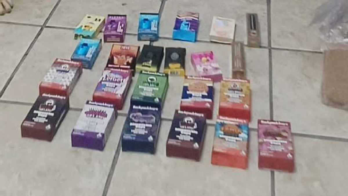 Cajetillas de cigarros y cigarros electrónicos con cannabis