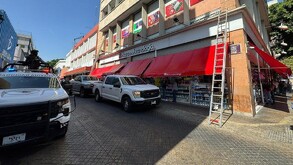 Una calle en Guadalajara con la fachada de la 