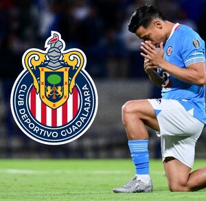 El futbolista Ángel Zaldívar (o Sepúlveda) se arrodilla en el campo rezando. Viste el uniforme azul de Cruz Azul. El gran escudo de las Chivas de Guadalajara