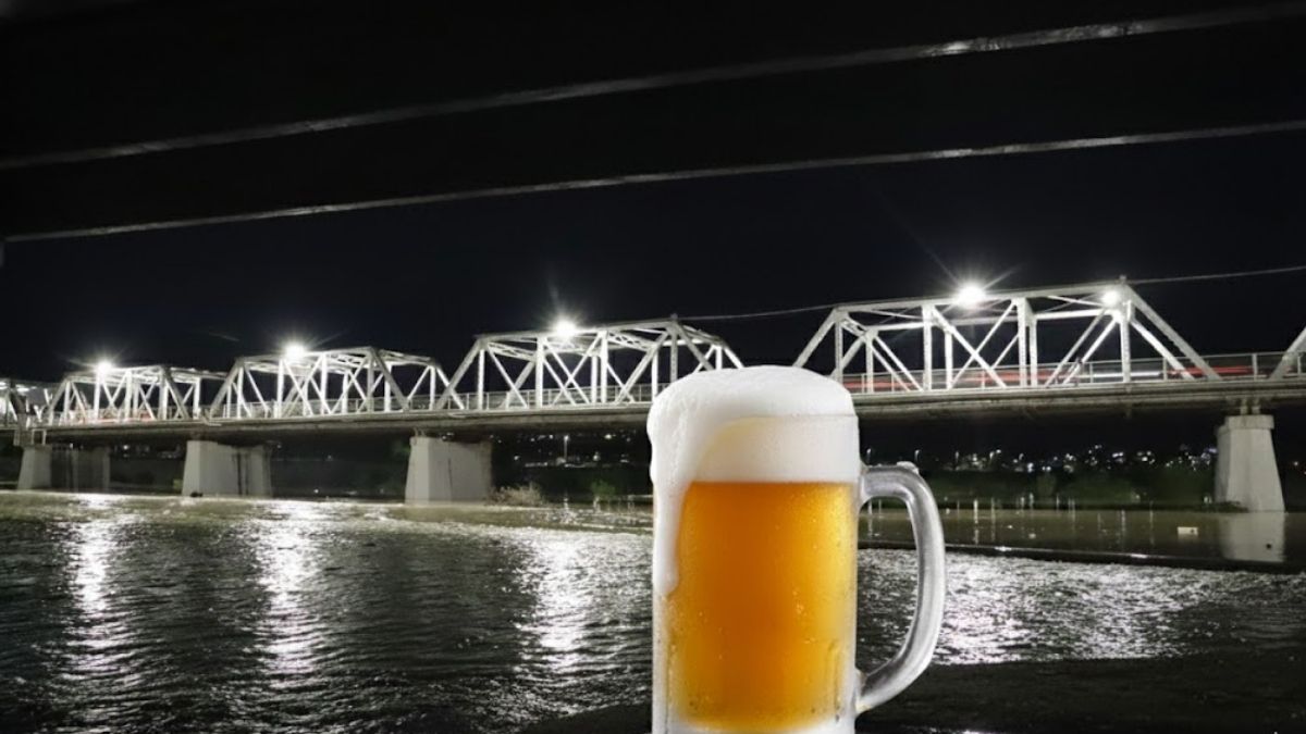 El puente plateado representa la unión entre Torreón y Gómez, ciudades de Coahuila y Durango, respectivamente