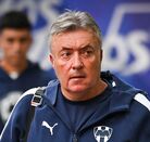 Domenec Torrent llegando al Nemesio Diez para la vuelta contra Toluca en Semifinales del Apertura 2025.