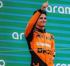 Lando Norris festejando uno de sus podios en la Temporada 2025 de la Fórmula 1.