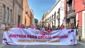 Colectivos feministas se unen para exigir justicia en el caso de feminicidio de Cecilia Monzón.