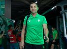 Francisco Rodríguez, técnico de Santos, caminando por el TSM