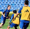 Marcelo Flores y jugadores de Tigres entrenando luego del partido de semifinal.