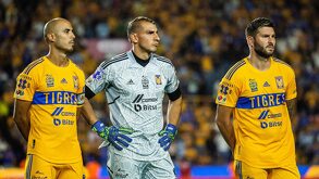 Guido Pizarro, Nahuel Guzmán y André Gignac previo a un partido con Tigres en el Apertura 2022.