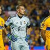 Guido Pizarro, Nahuel Guzmán y André Gignac previo a un partido con Tigres en el Apertura 2022.