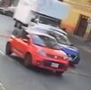 Mujer saca cuerpo de carro para alertar sobre su secuestro en Naucalpan, Estado de México