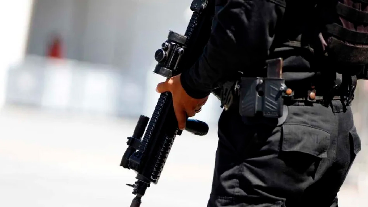 Un enfrentamiento entre fuerzas de seguridad y civiles armados en Los Ramones, Nuevo León, dejó cinco presuntos delincuentes abatidos.