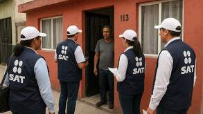 Personal del SAT visitando domicilios en CdMx