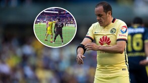 El exfutbolista Cuauhtémoc Blanco (camiseta amarilla del América) se ajusta la manga. El círculo insertado lo muestra jugando en un partido