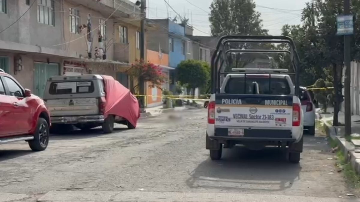 Cuerpo de recién nacido abandonado en la calle en Ecatepec cubierto con bolsas negras