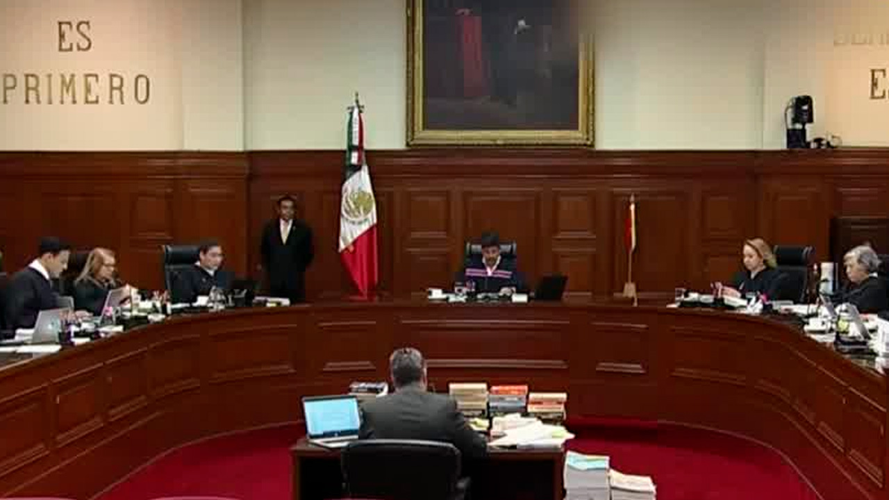 Dos ministros de la SCJN proponen amparar a mujeres musulmanas para que la SRE les tome la foto del pasaporte con hiyab.