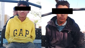 Jóvenes detenidos tras robar en la secundaria técnica 98 de Jardines San Agustín en Torreón.