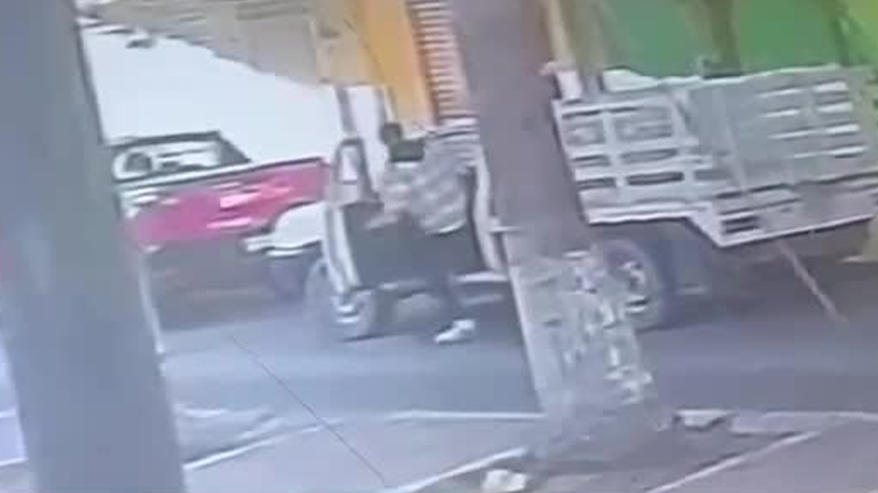 El incidente se registró la tarde de este lunes, cuando un ciudadano alertó al sistema de emergencias 911 sobre la sustracción de una camioneta.