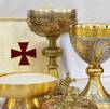Cálices y ostias dorados