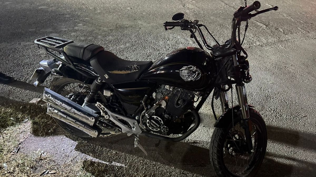 La motocicleta del hombre que atropelló al perrito en Gómez Palacio