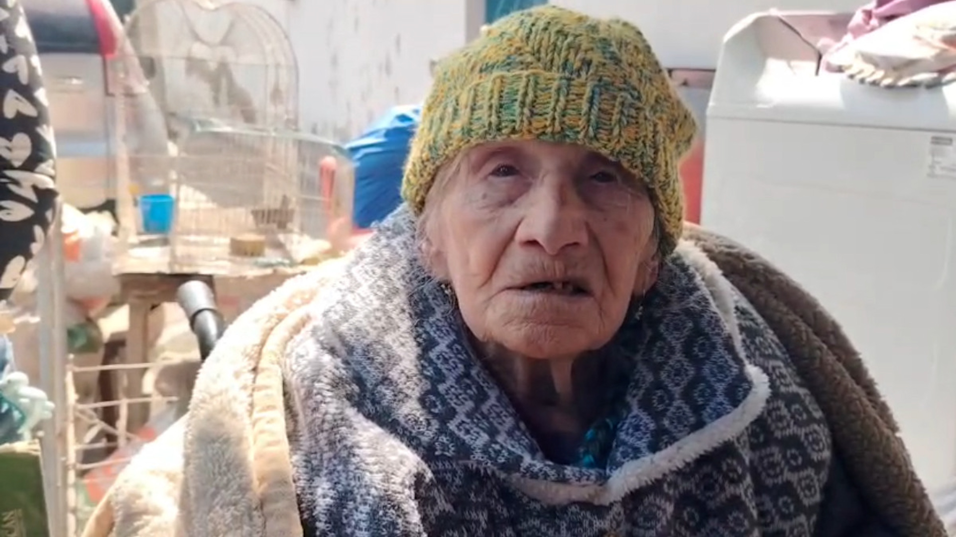 De acuerdo con los familiares, Belarmina Rodríguez quedó en la calle junto con sus pertenencias, por lo que piden la intervención de las autoridades.