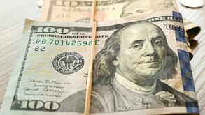 Fajo de dólares estadounidenses.