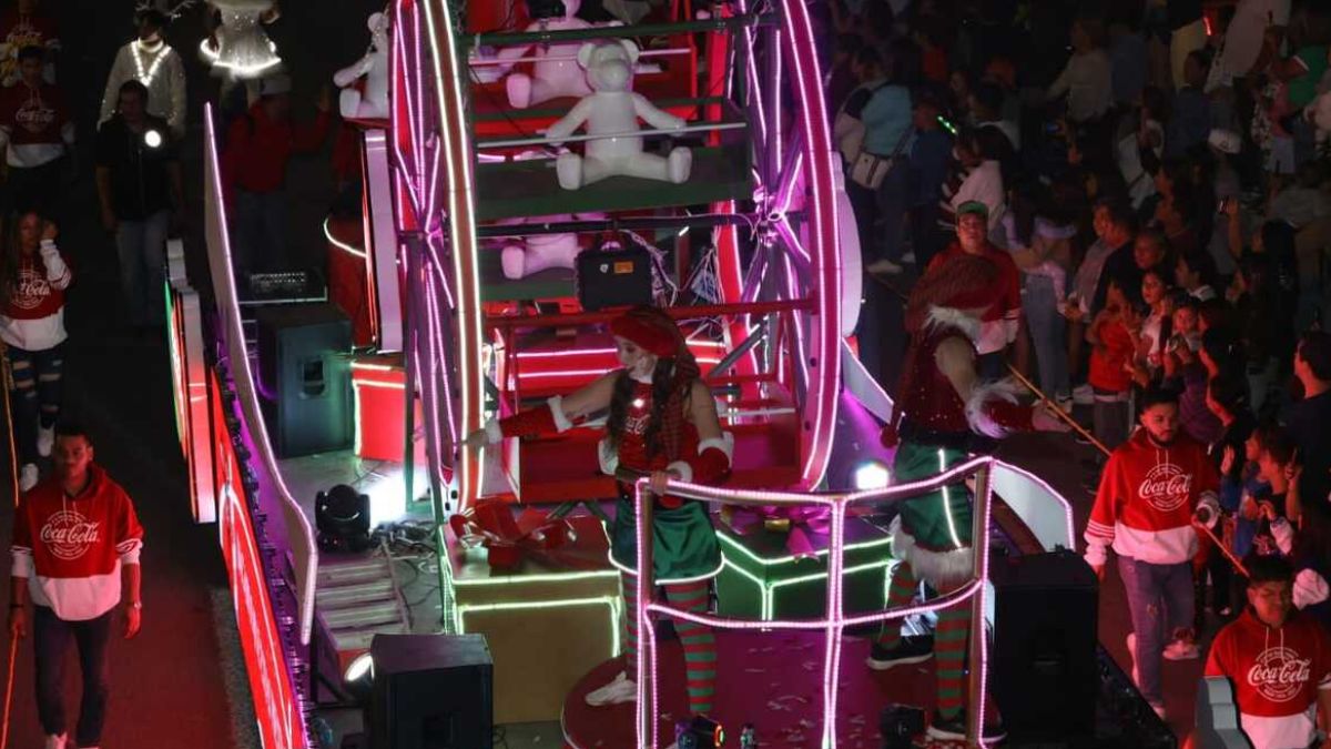 Caravana Coca Cola en Torreón en noviembre del 2024 en Plaza Mayor con un gran espectáculo.