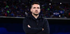 Nicolás Larcamón en un partido con Cruz Azul