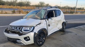 Automóvil involucrado en una volcadura en carretera El Esterito donde tres mujeres resultaron heridas.