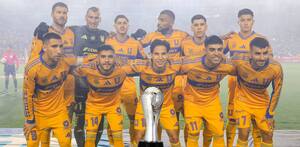 Equipo titular de Tigres durante la semifinal de vuelta en el estadio Universitario contra Cruz Azul en el Apertura 2025.
