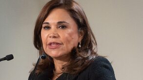 La poblana Blanca Alcalá Ruiz durante una sesión política.