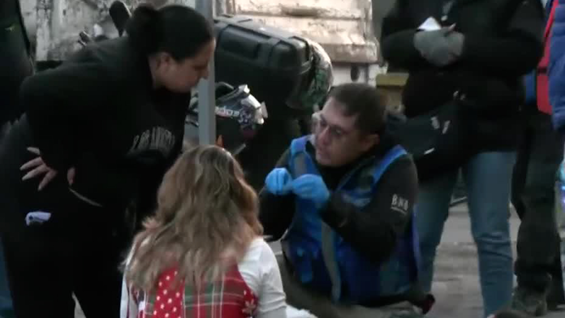 Presuntamente ambos vehículos iban a exceso de velocidad. Se registran dos personas lesionadas.