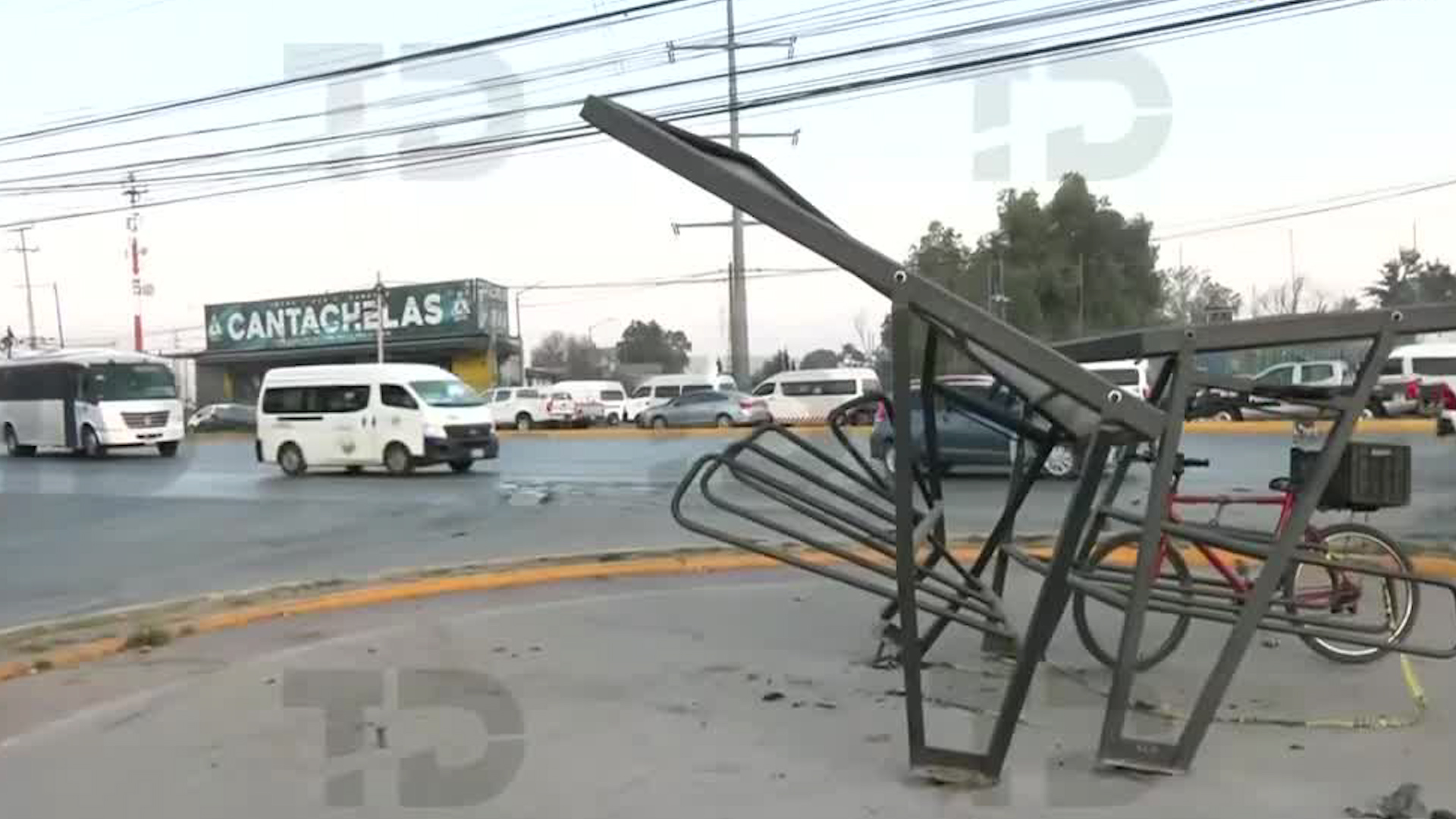 Esta vialidad se ha convertido en un escenario de constantes accidentes viales.