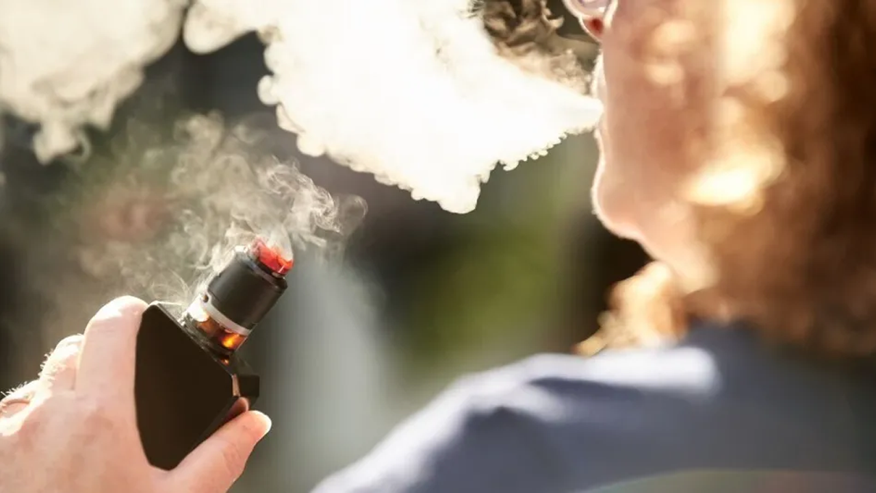 La Cámara de Diputados aprobó en lo general reformas a la Ley General de Salud para prohibir vapeadores y cigarrillos electrónicos,