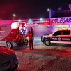 Imagen de las afueras del bar Colegas en Torreón con una patrulla de la Policía Municipal.