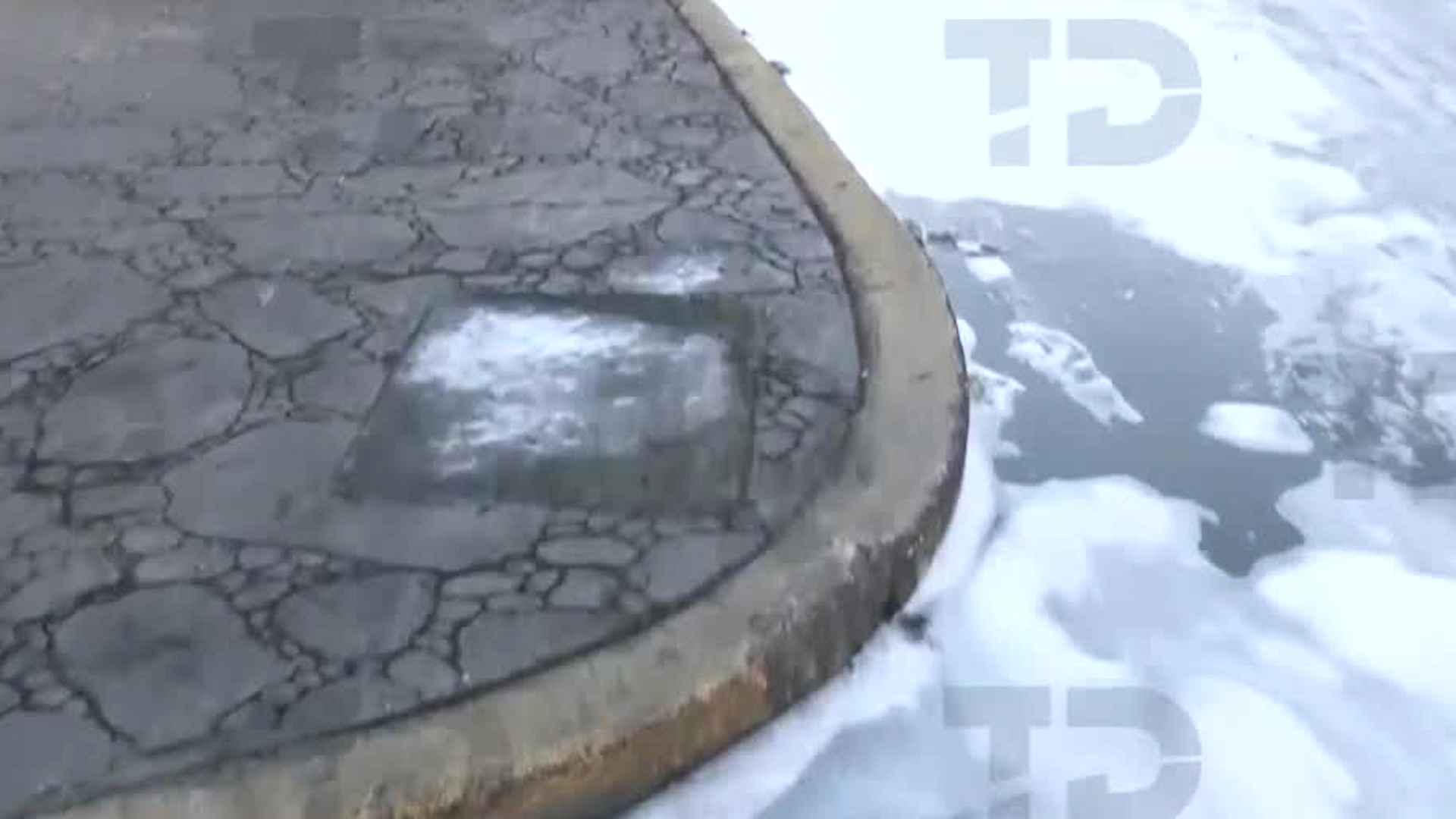 El derrame de diésel provocó un accidente entre tres vehículos, el derrape de dos motociclistas, complicaciones a ciclistas y peregrinos.