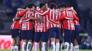 Chivas durante el partido contra Cruz Azul.