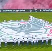 Escudo de la Selección Mexicana en un partido del Tri.