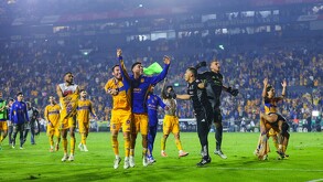 Tigres celebrando tras su pase a la final del Apertura 2025.
