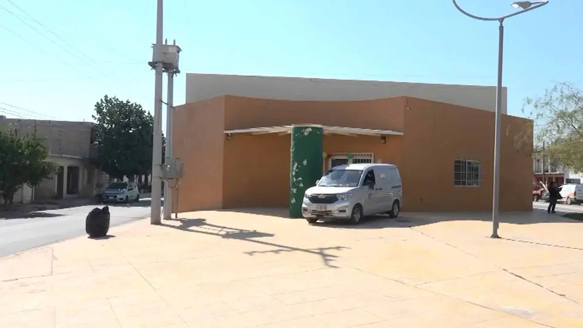 Fachada de una alberca de Prados La Merced