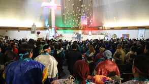 Feligreses en misa en Basílica de Guadalupe en Monterrey.